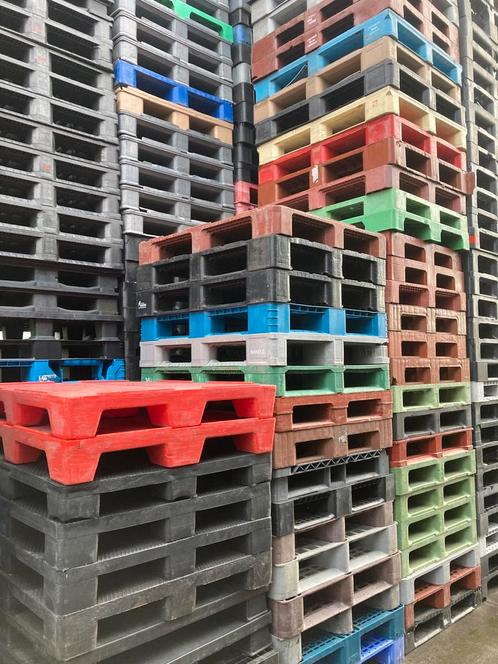 Pallets laden in vrachtwagen